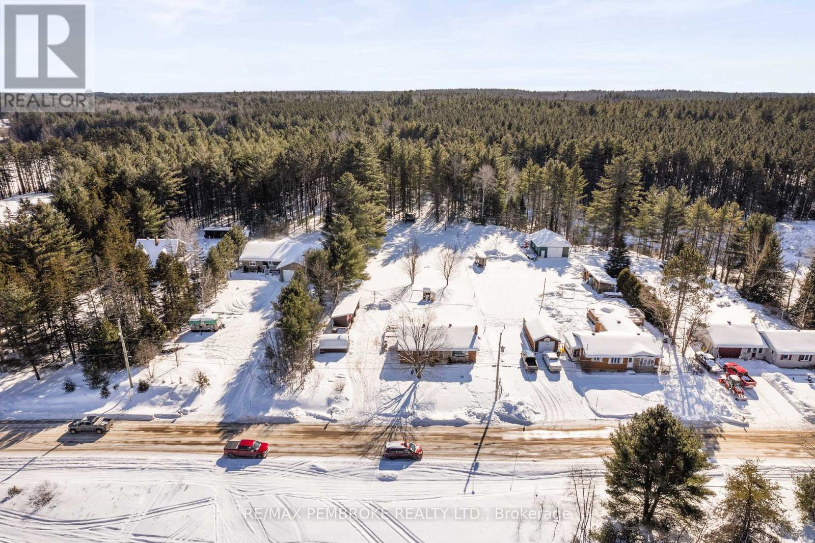 865 Black Bay Road, Petawawa, Ontario  K8H 2W8 - Photo 4 - X11973038